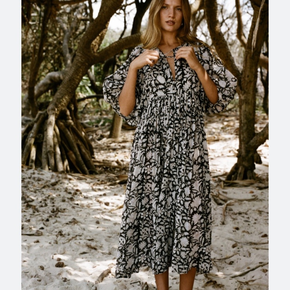 Daughters of India black pepper midi dress small